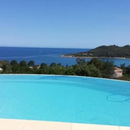 Superbe Vue Avec Piscine A Debordement Villa Sari-Solenzara