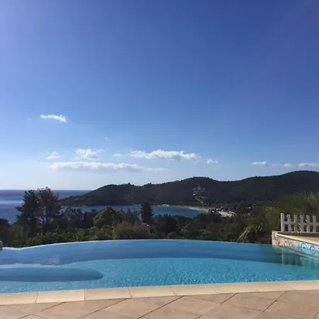 Superbe Vue Avec Piscine A Debordement Villa Sari-Solenzara