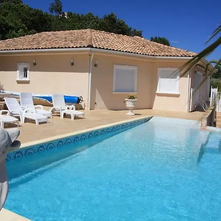 Superbe Vue Avec Piscine A Debordement *