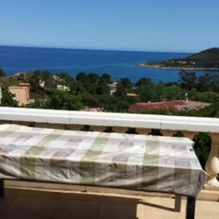 Superbe Vue Avec Piscine A Debordement Villa *